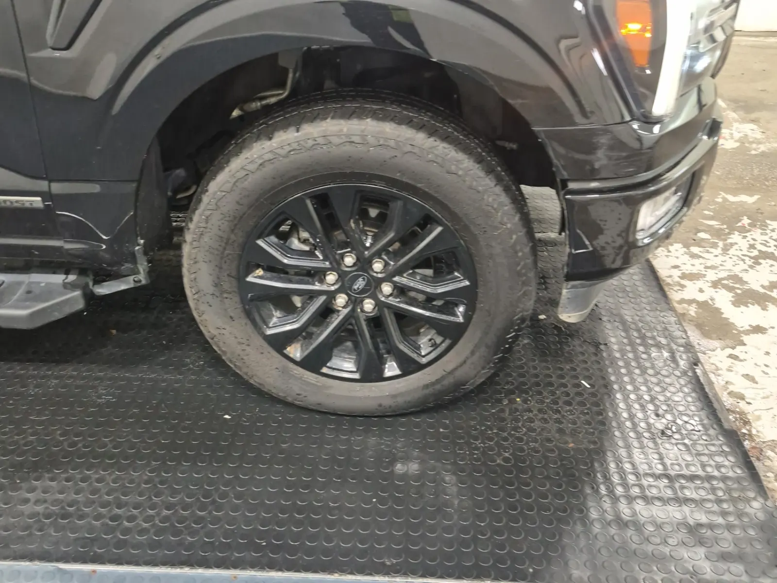 Right Front Wheel/Tire Photo