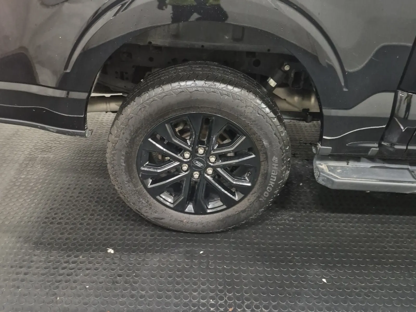 Right Rear Wheel/Tire Photo