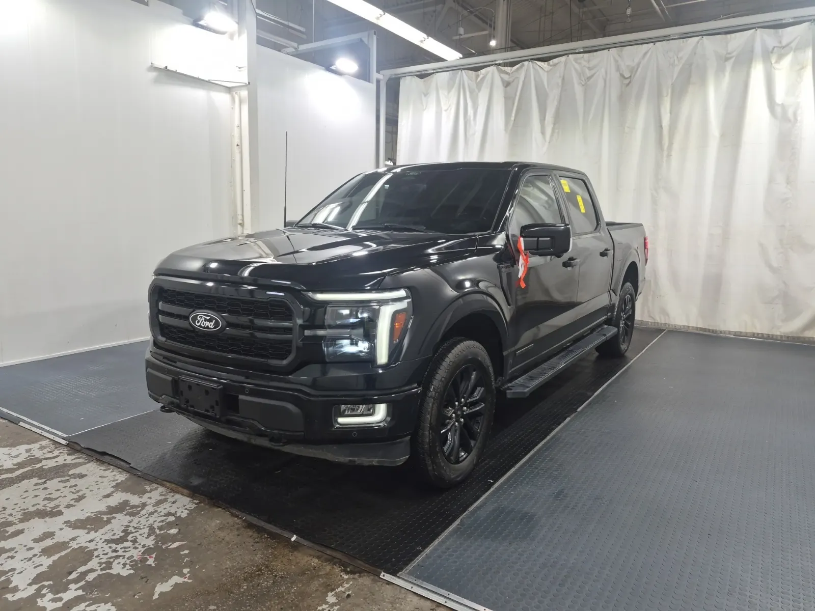 Front driver 3/4 photo