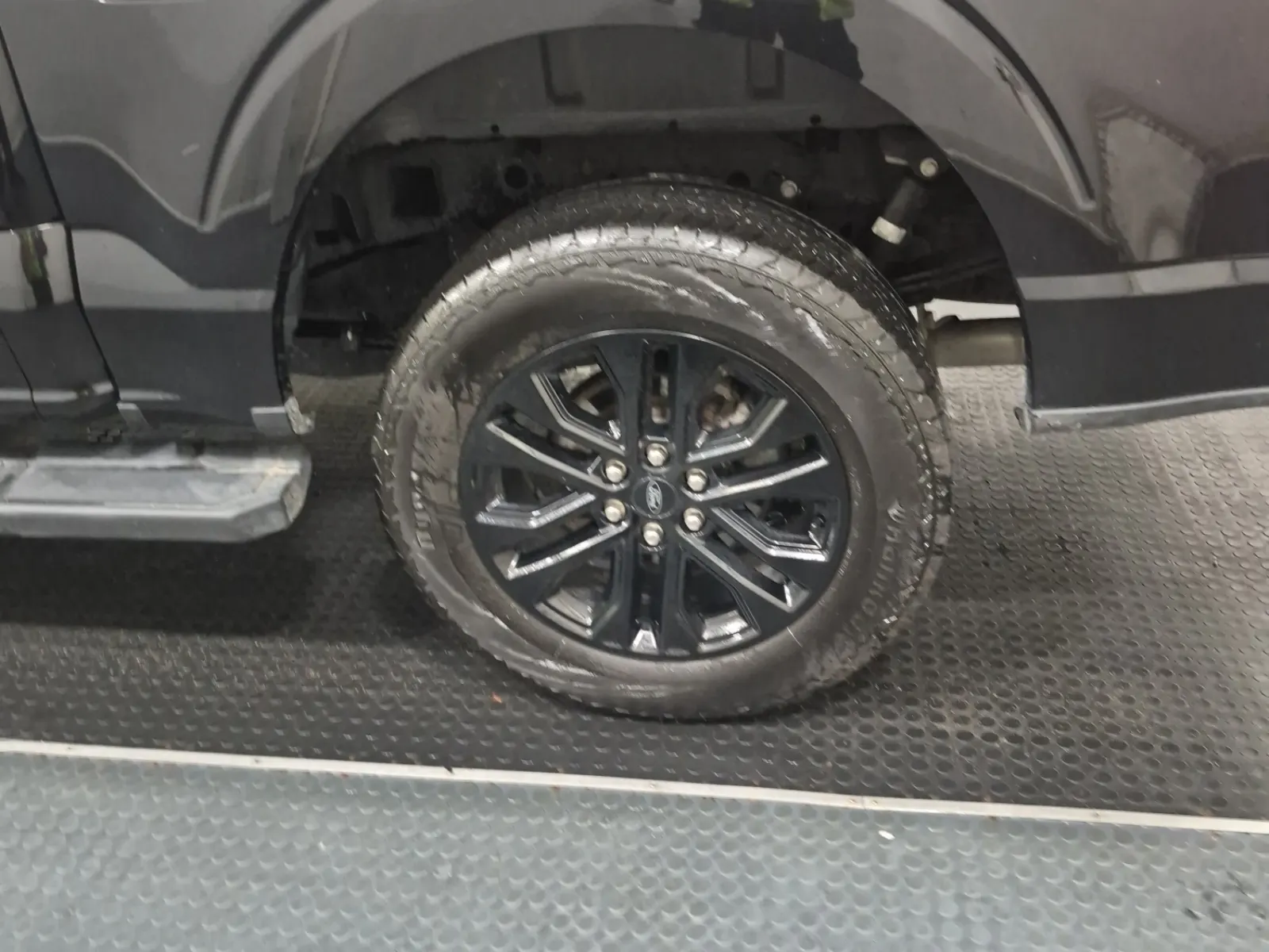 Left Rear Wheel/Tire Photo