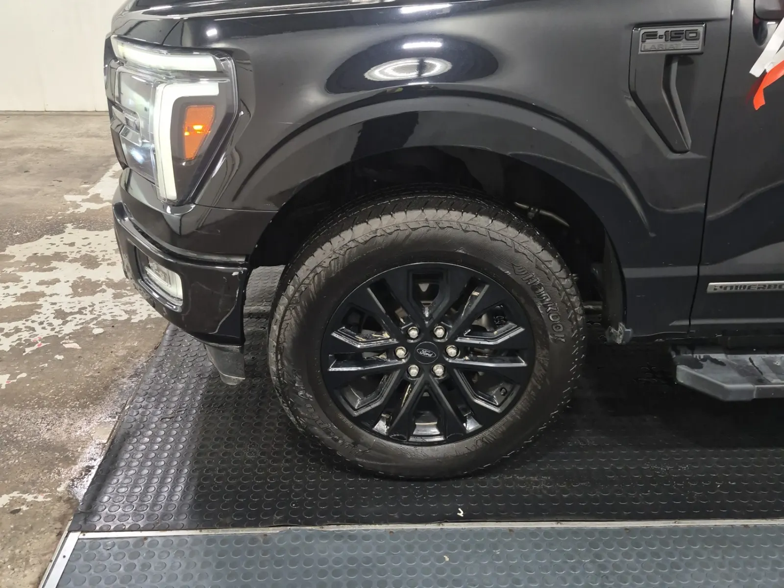 Front driver wheel/tire photo