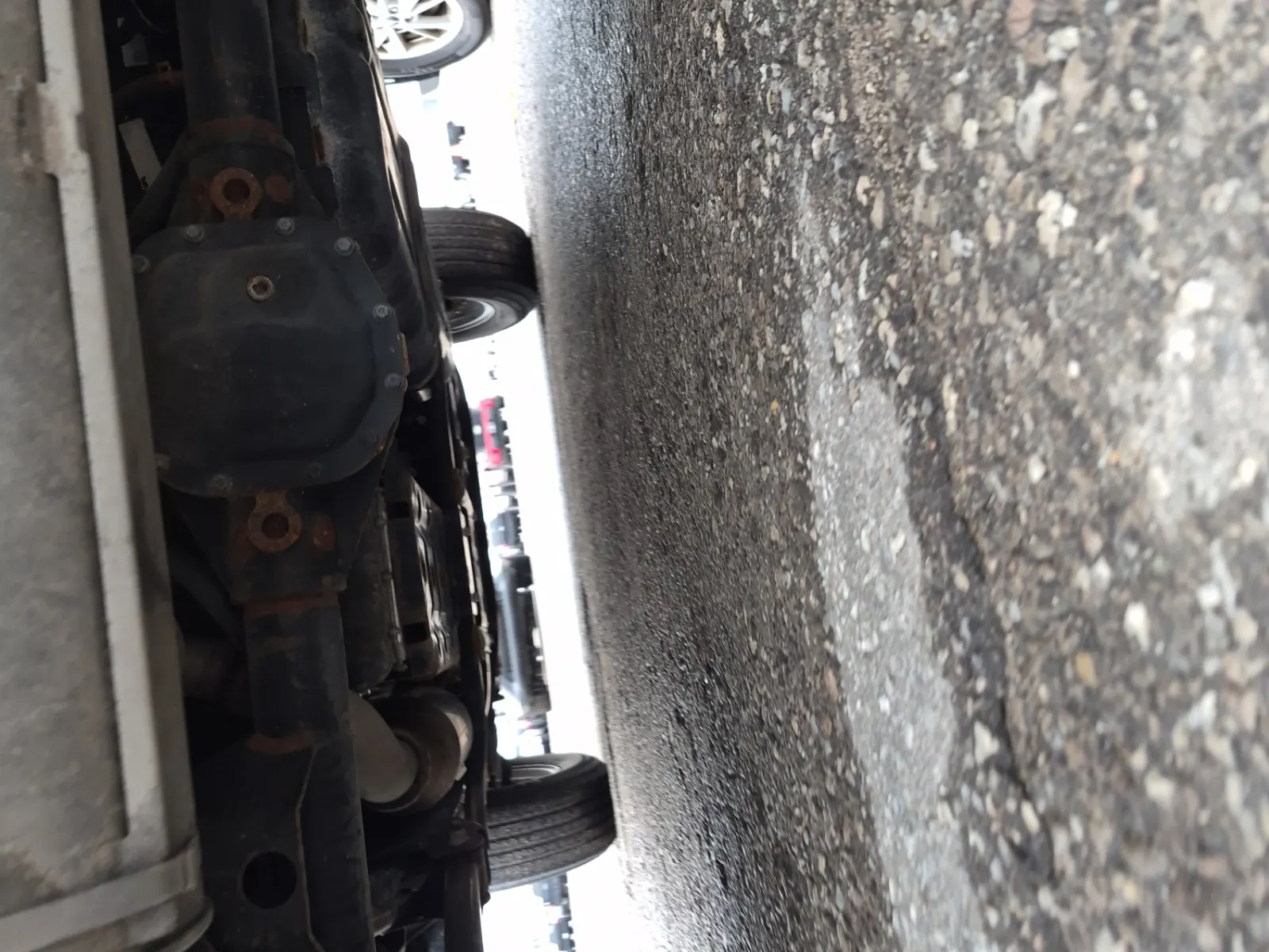 Undercarriage - Rear Photo