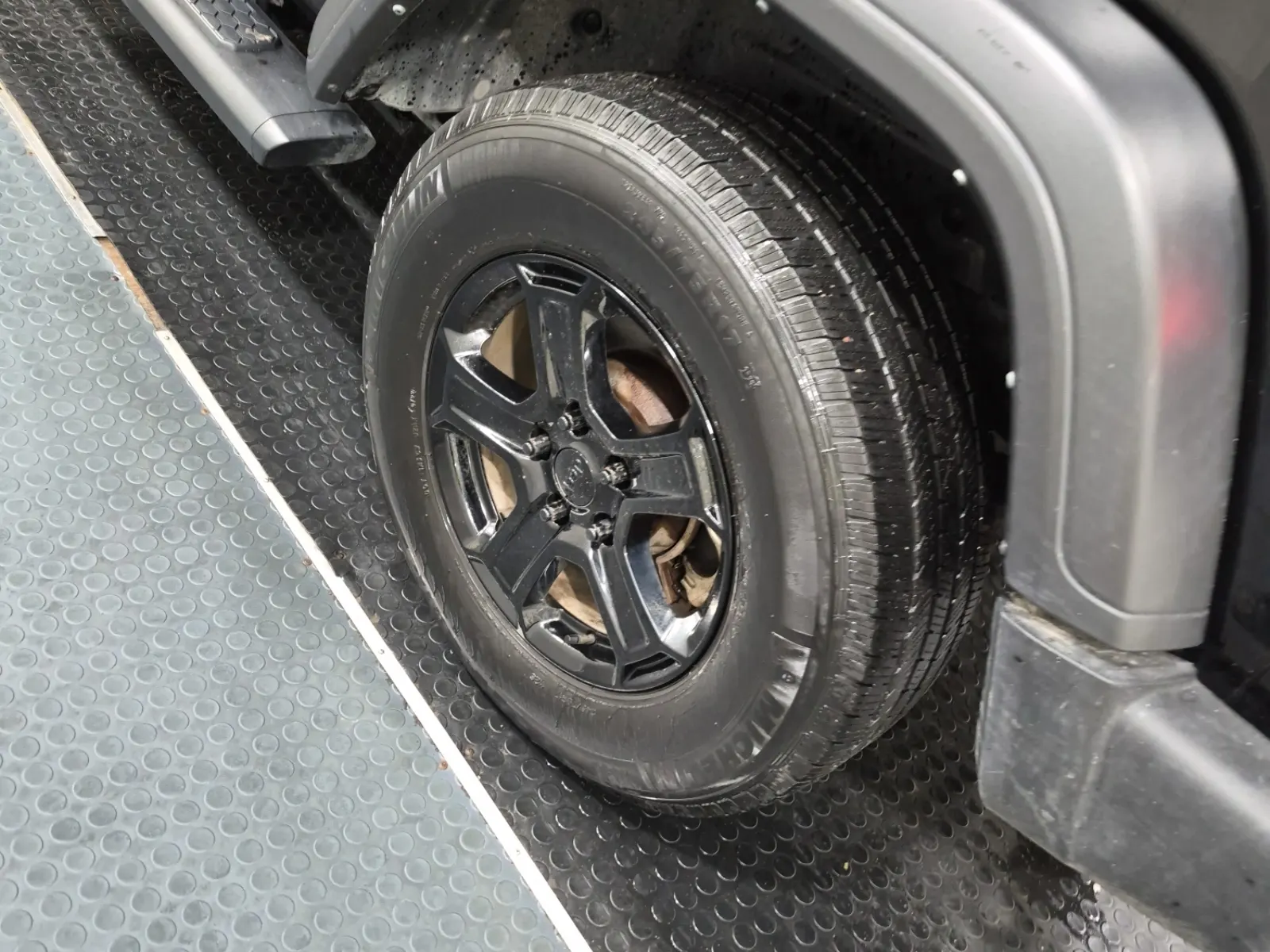 Left Rear Wheel/Tire Photo
