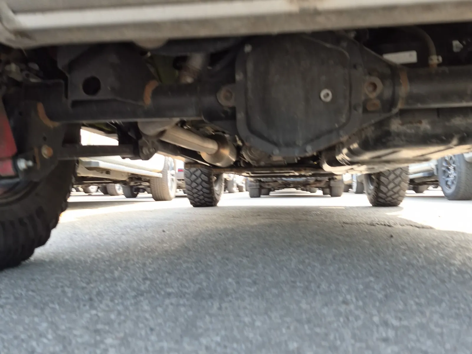 Undercarriage - Rear Photo