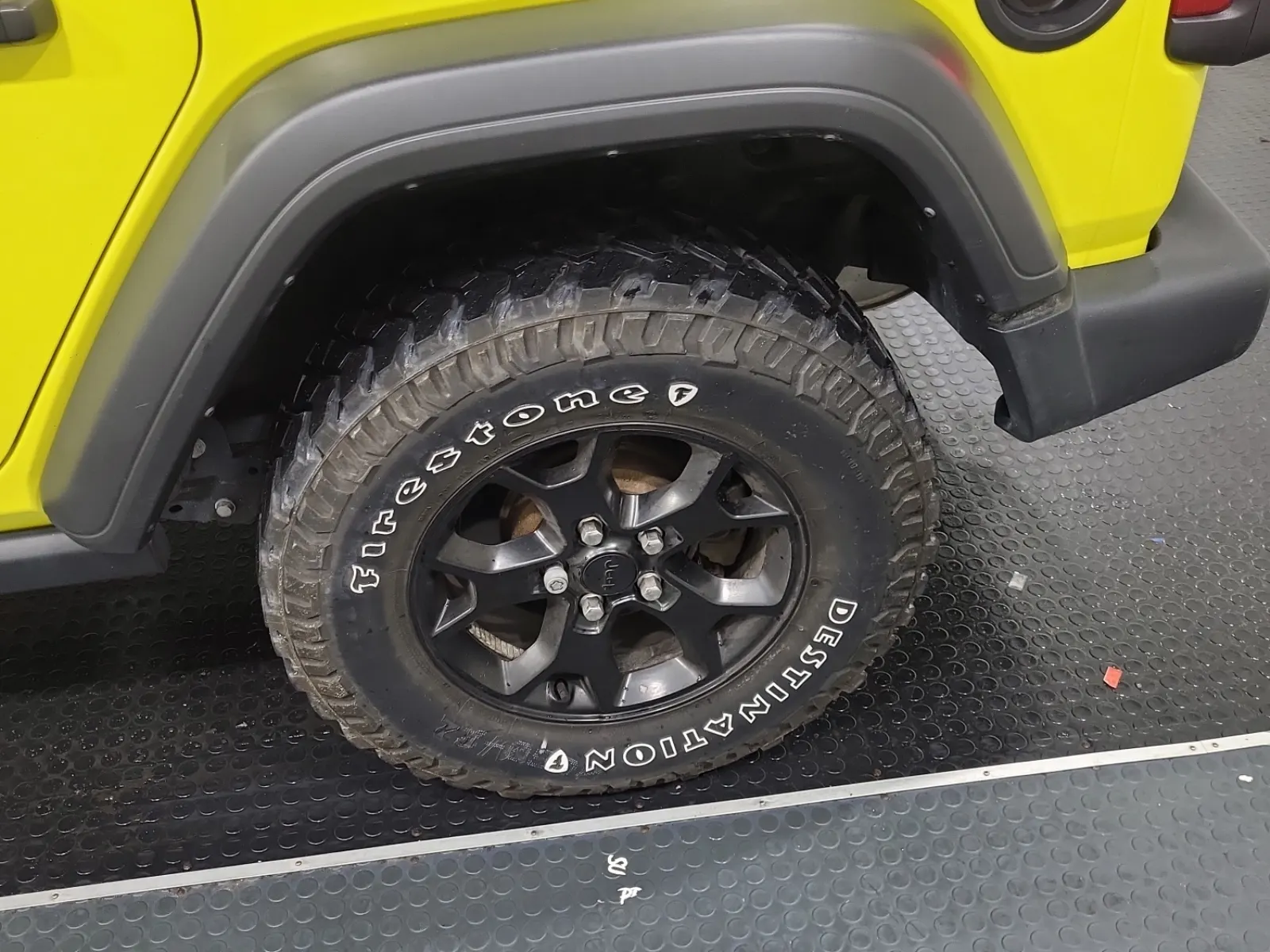 Left Rear Wheel/Tire Photo
