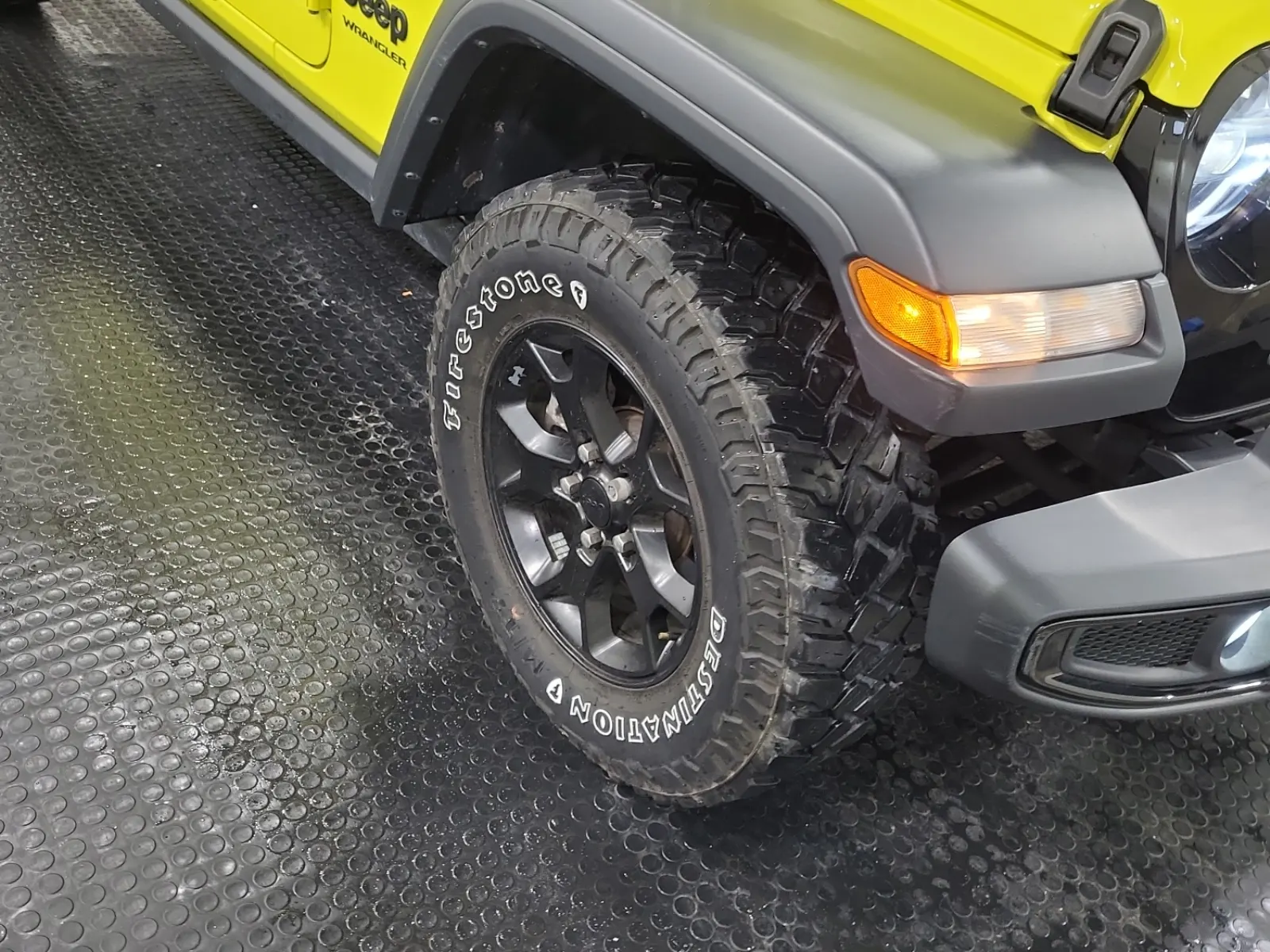 Right Front Wheel/Tire Photo