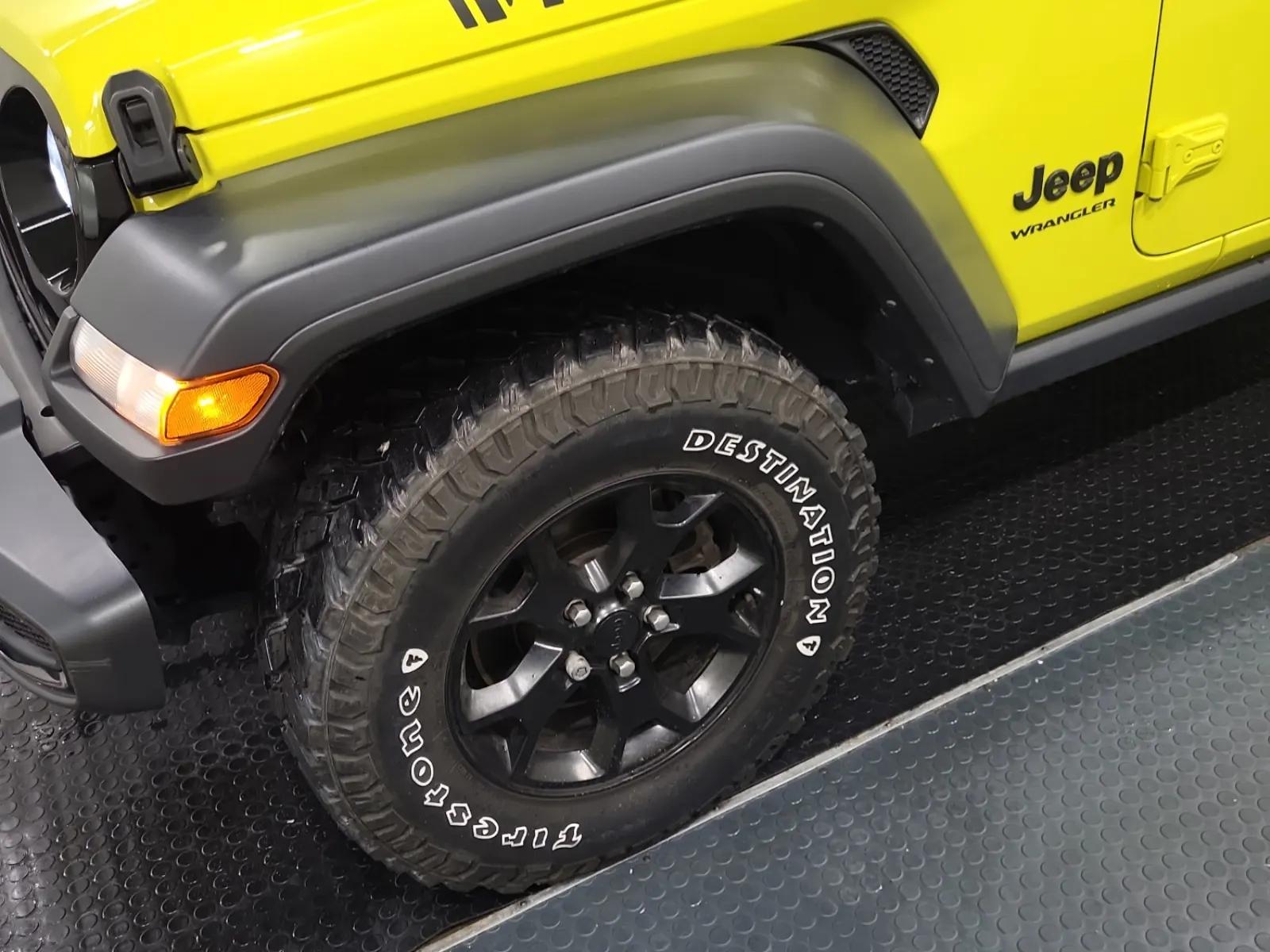 Front driver wheel/tire photo