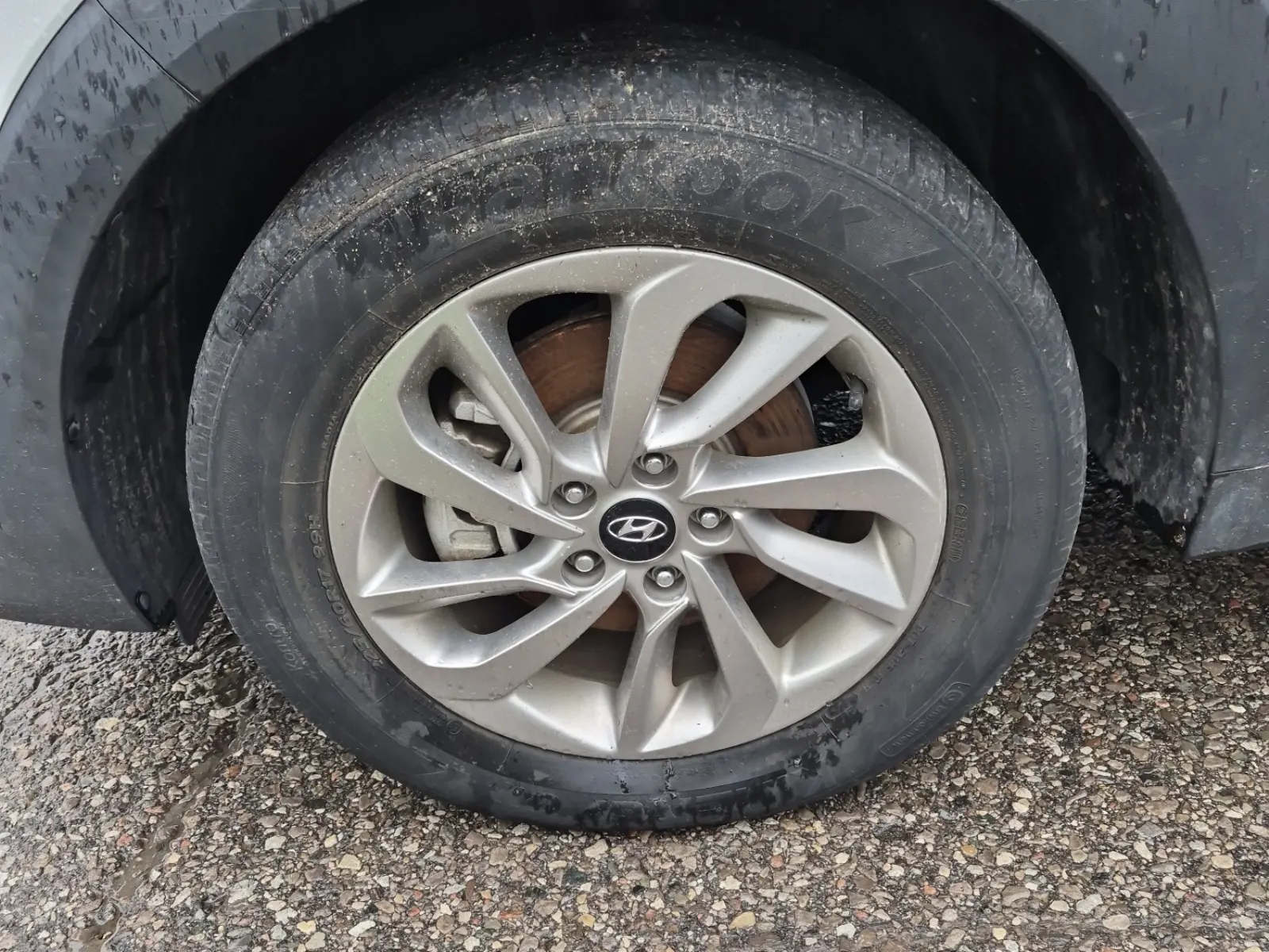 Front driver wheel/tire photo