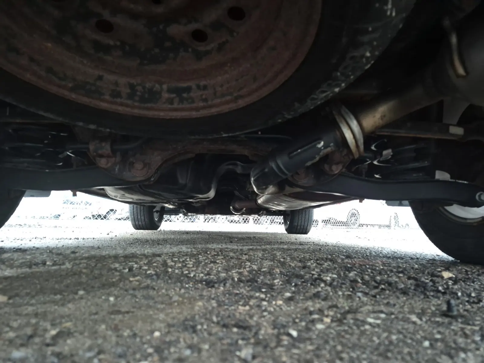 Undercarriage - Rear Photo