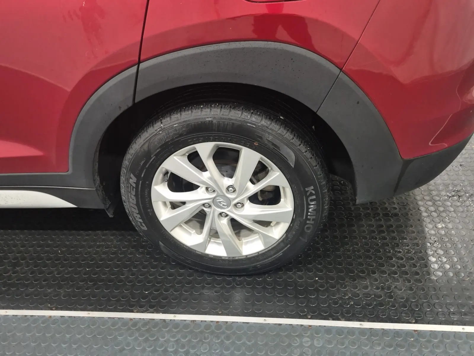 Left Rear Wheel/Tire Photo