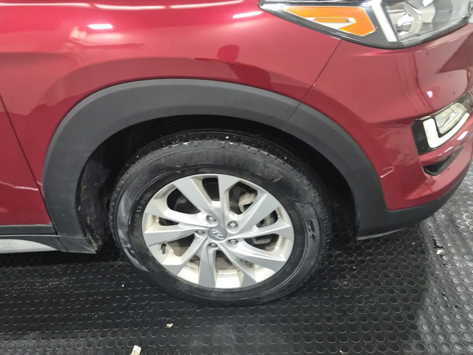 Right Front Wheel/Tire Photo