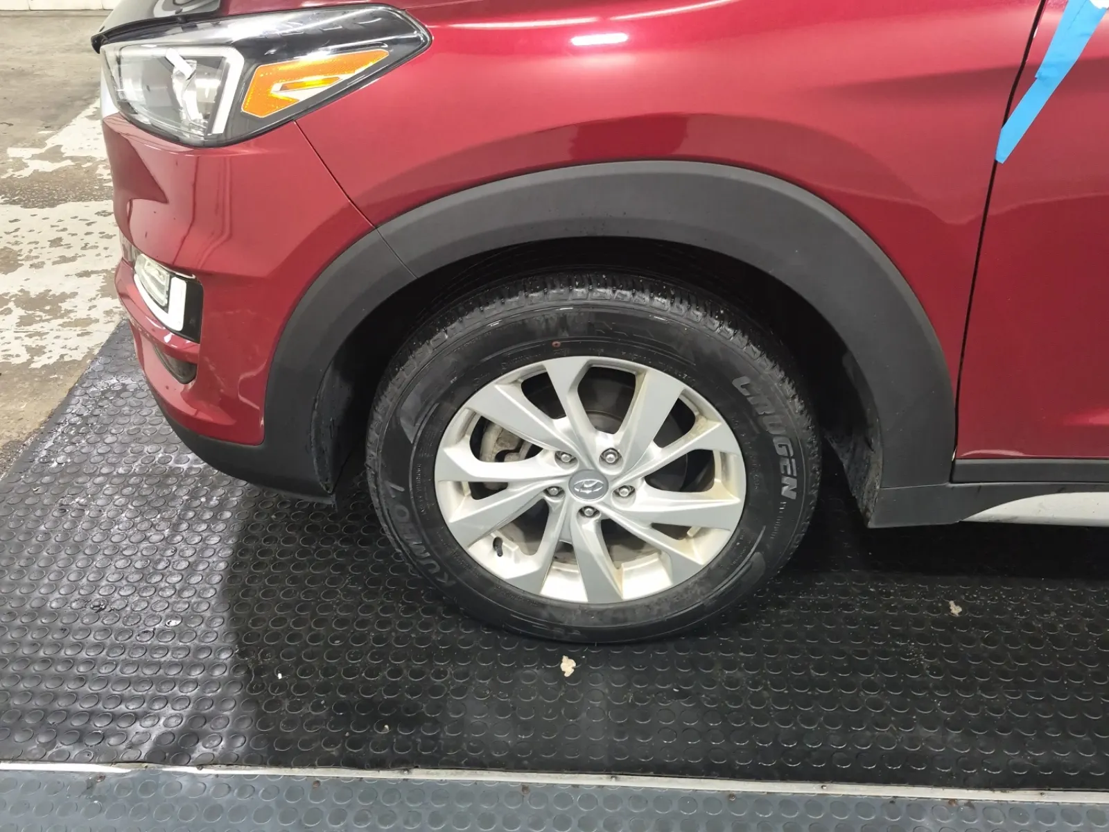 Front driver wheel/tire photo