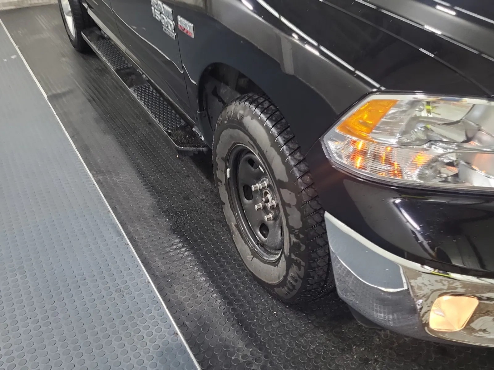 Right Front Wheel/Tire Photo