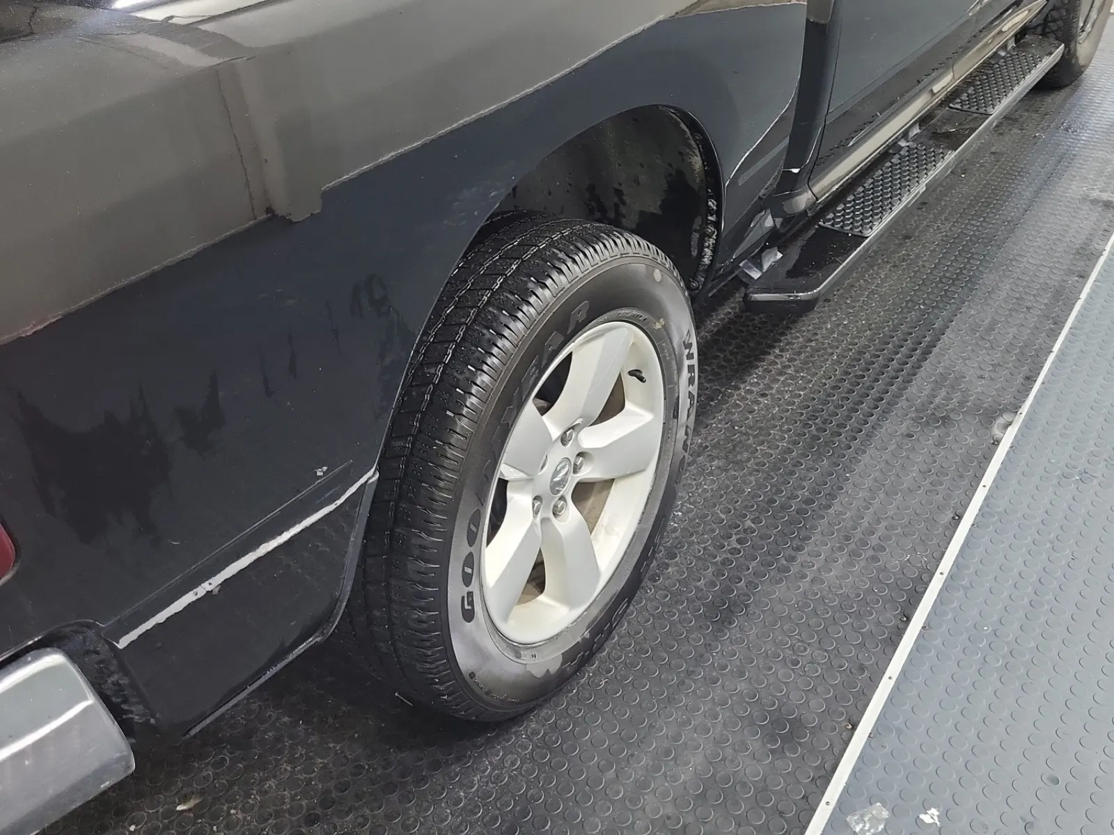 Right Rear Wheel/Tire Photo