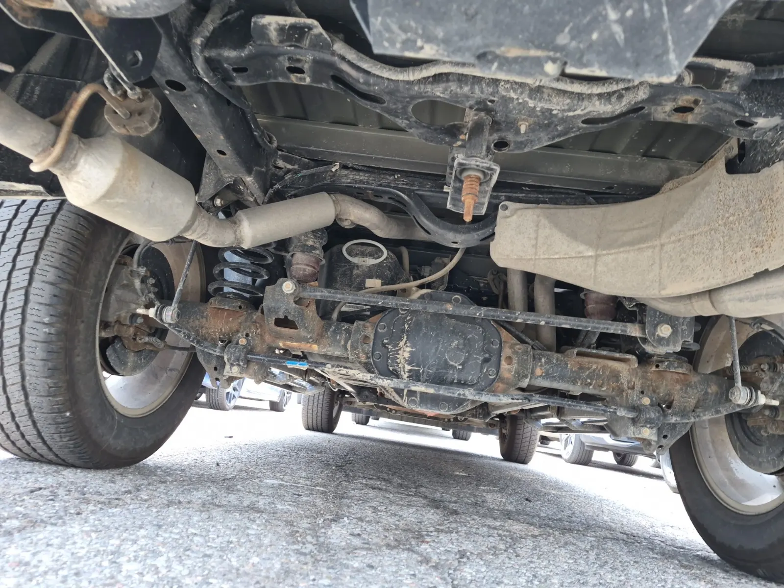 Undercarriage - Rear Photo