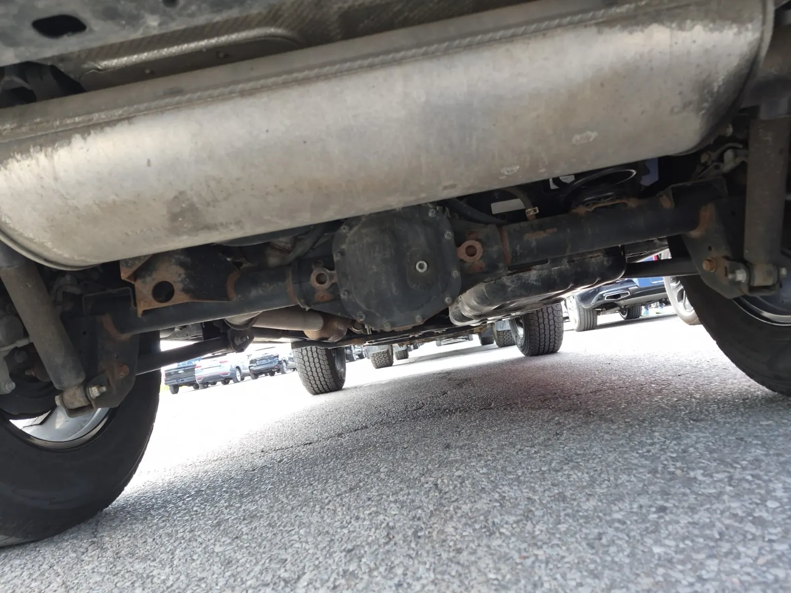 Undercarriage - Rear Photo