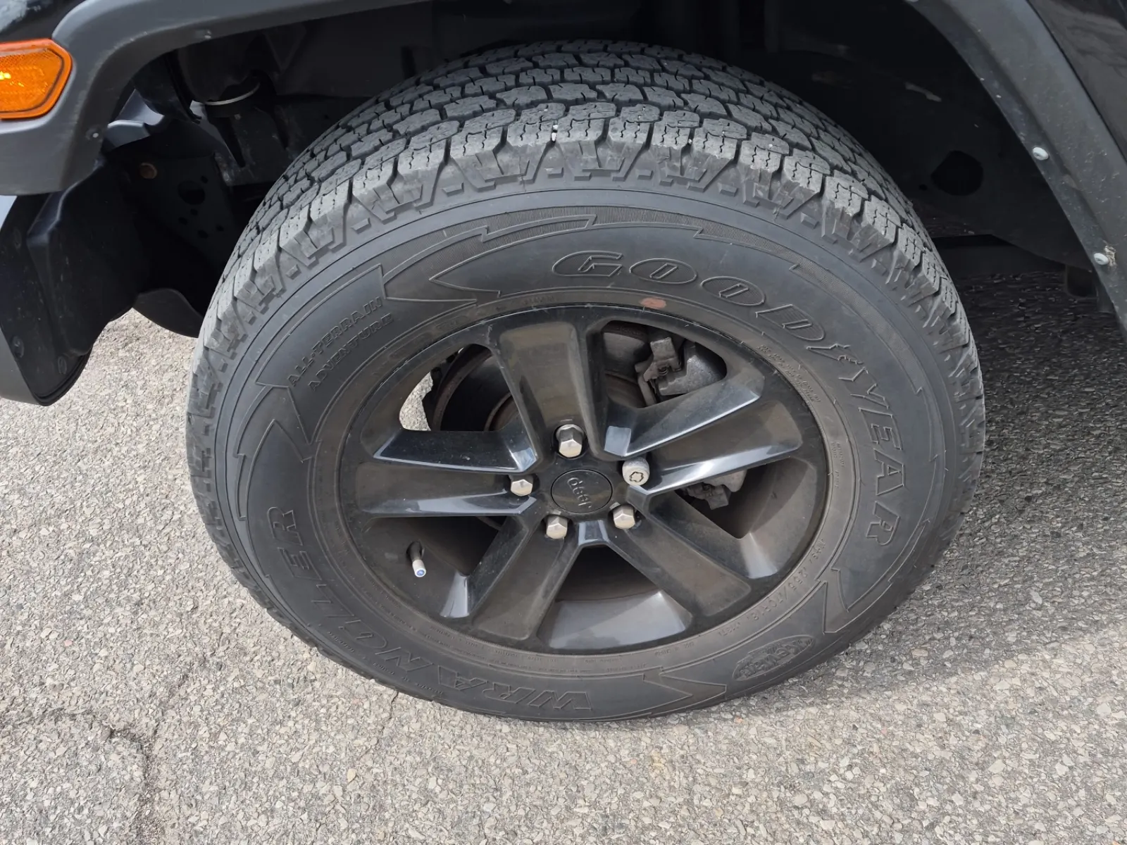 Front driver wheel/tire photo