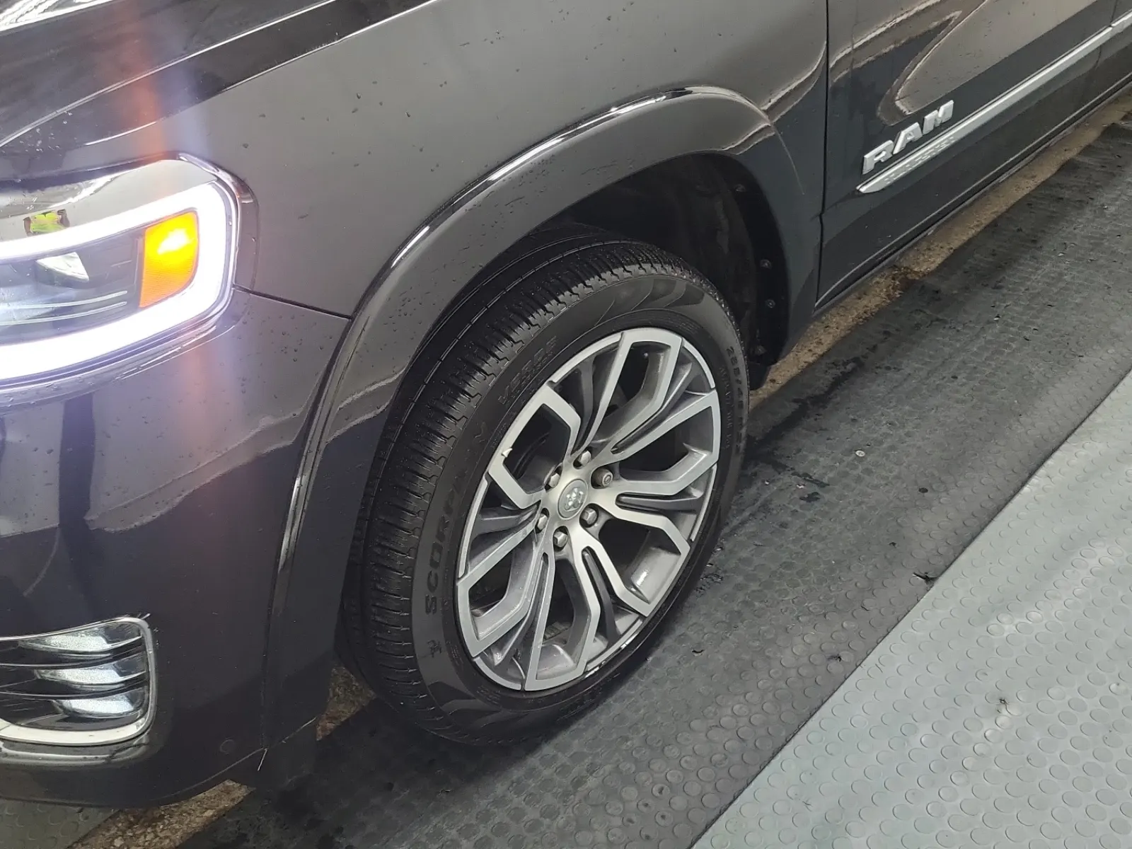 Front driver wheel/tire photo