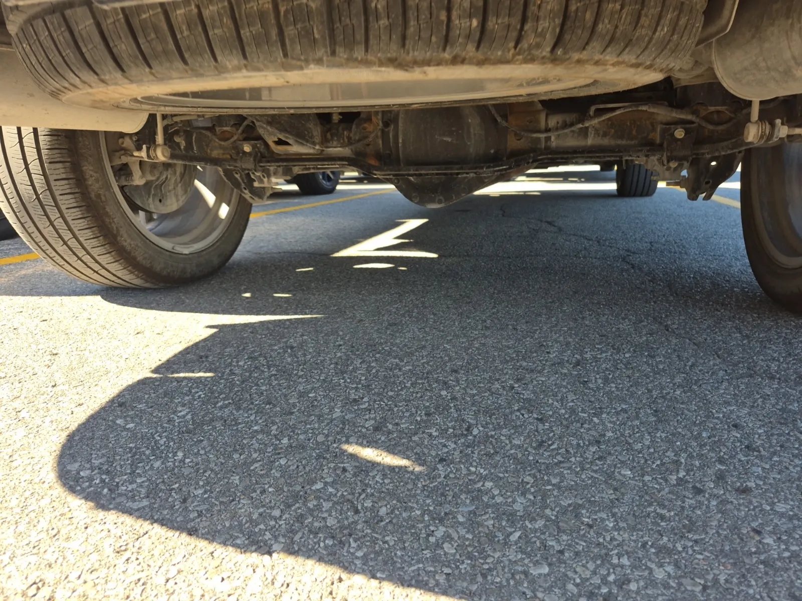 Undercarriage - Rear Photo