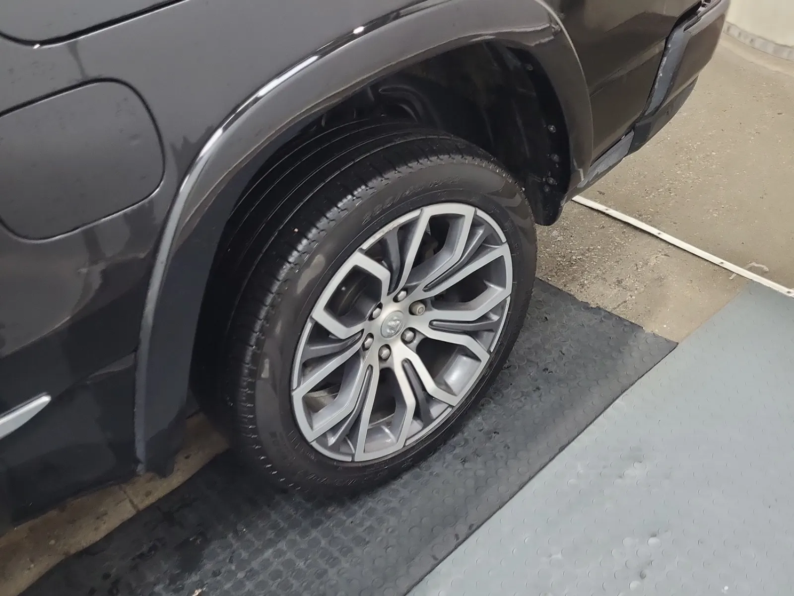 Left Rear Wheel/Tire Photo