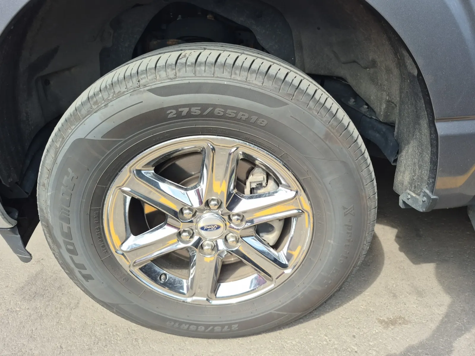 Front driver wheel/tire photo
