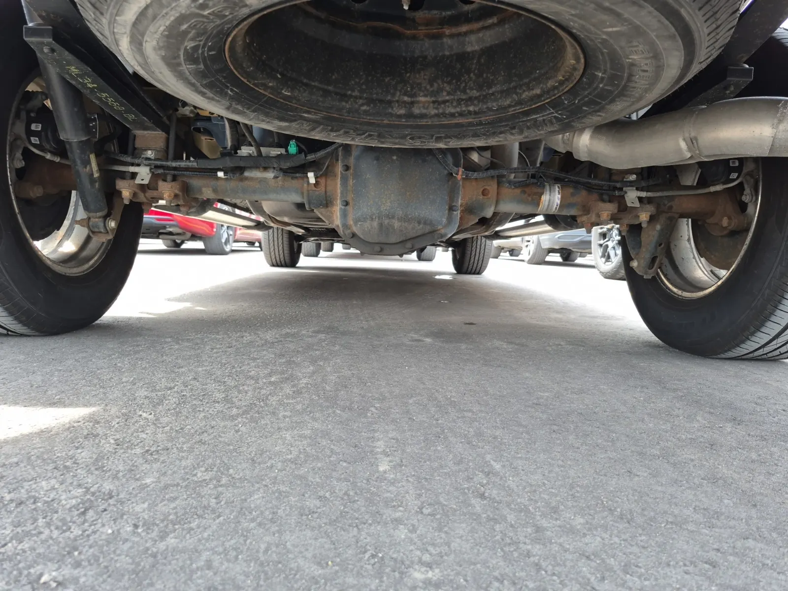 Undercarriage - Rear Photo