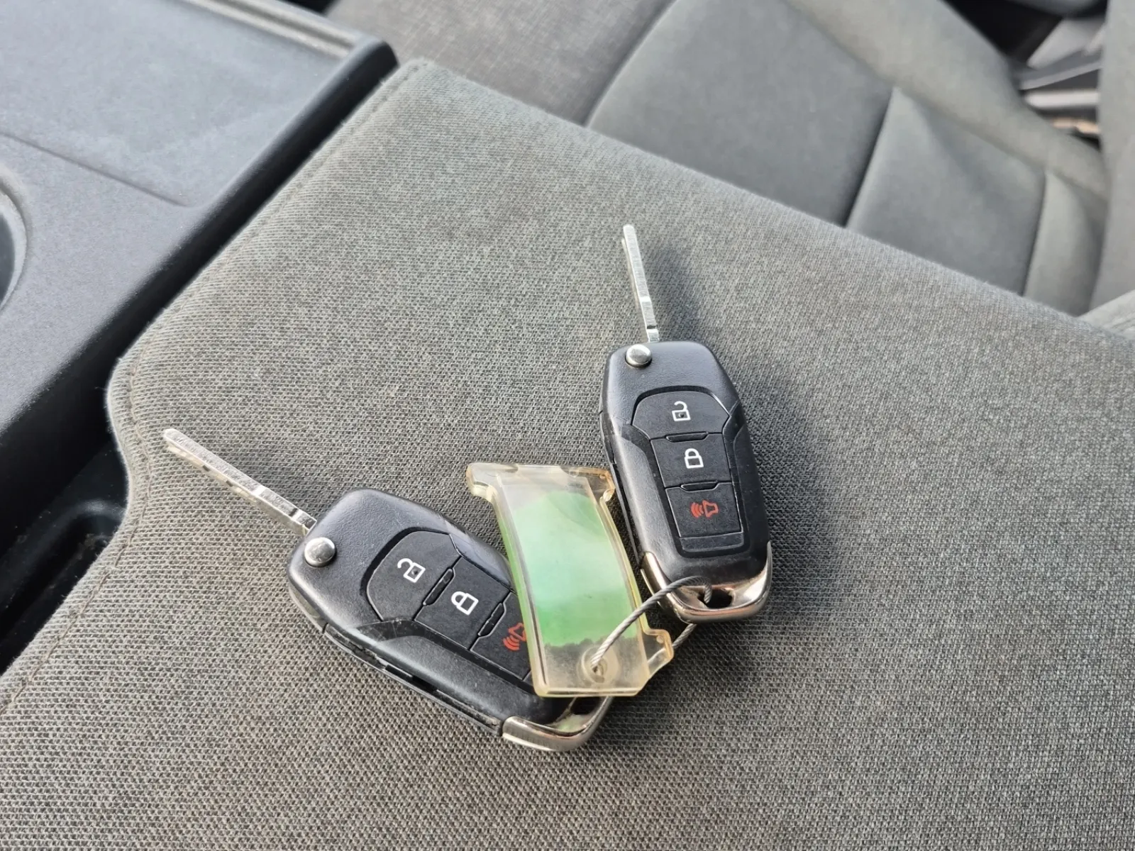 Keys/Fobs/Manual Photo