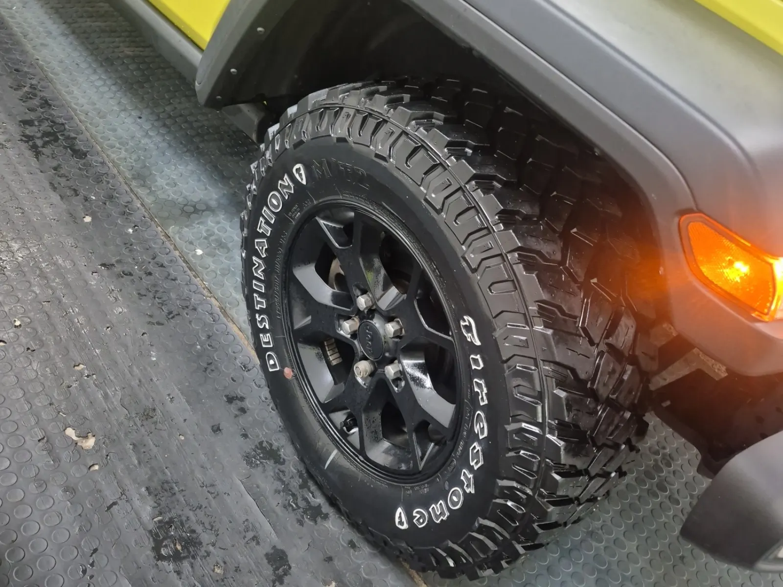 Right Front Wheel/Tire Photo