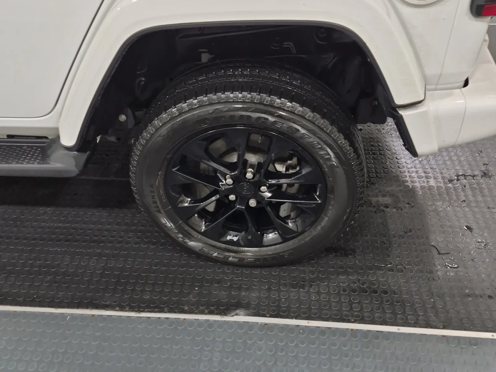 Left Rear Wheel/Tire Photo