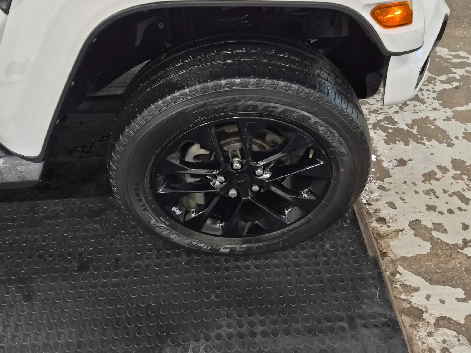 Right Front Wheel/Tire Photo