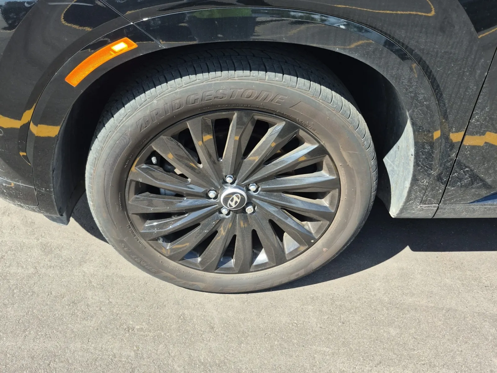 Front driver wheel/tire photo