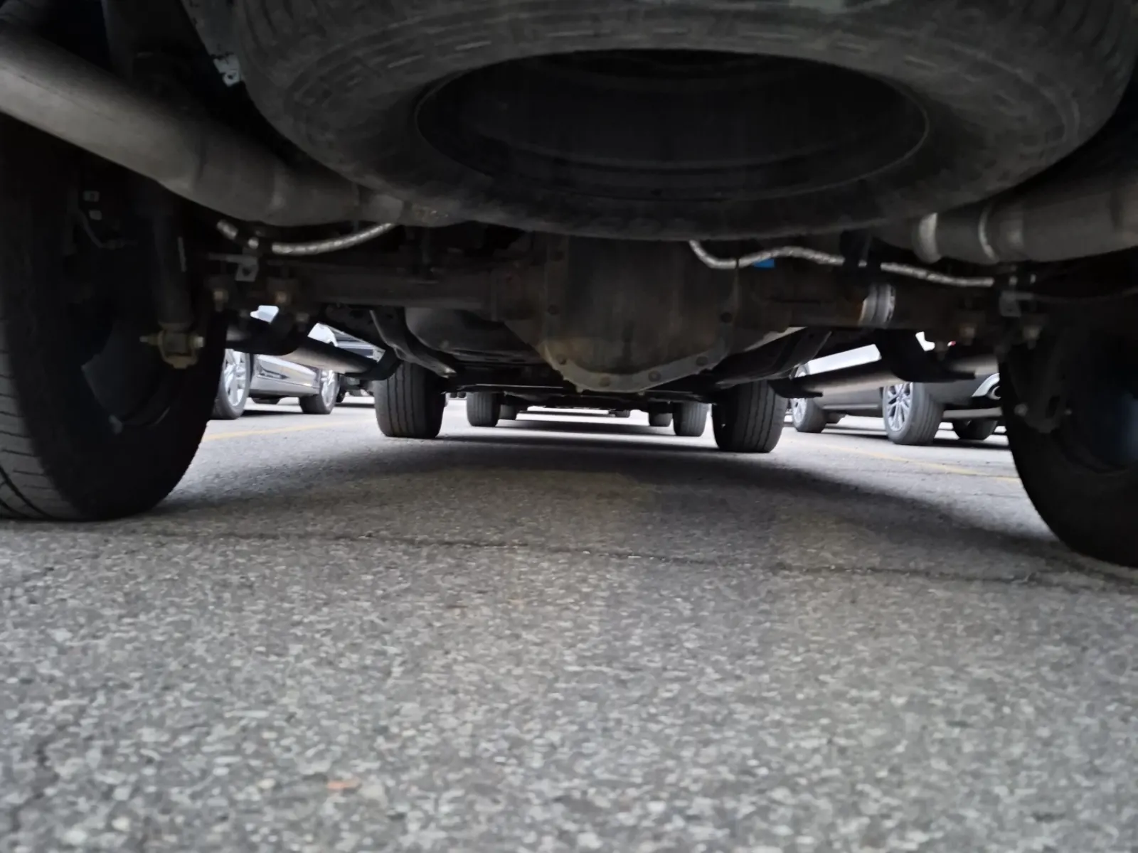 Undercarriage - Rear Photo
