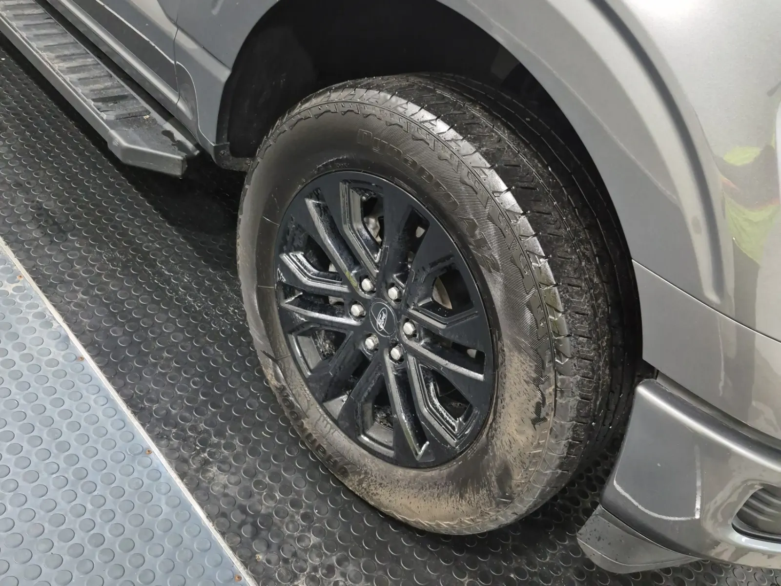 Right Front Wheel/Tire Photo