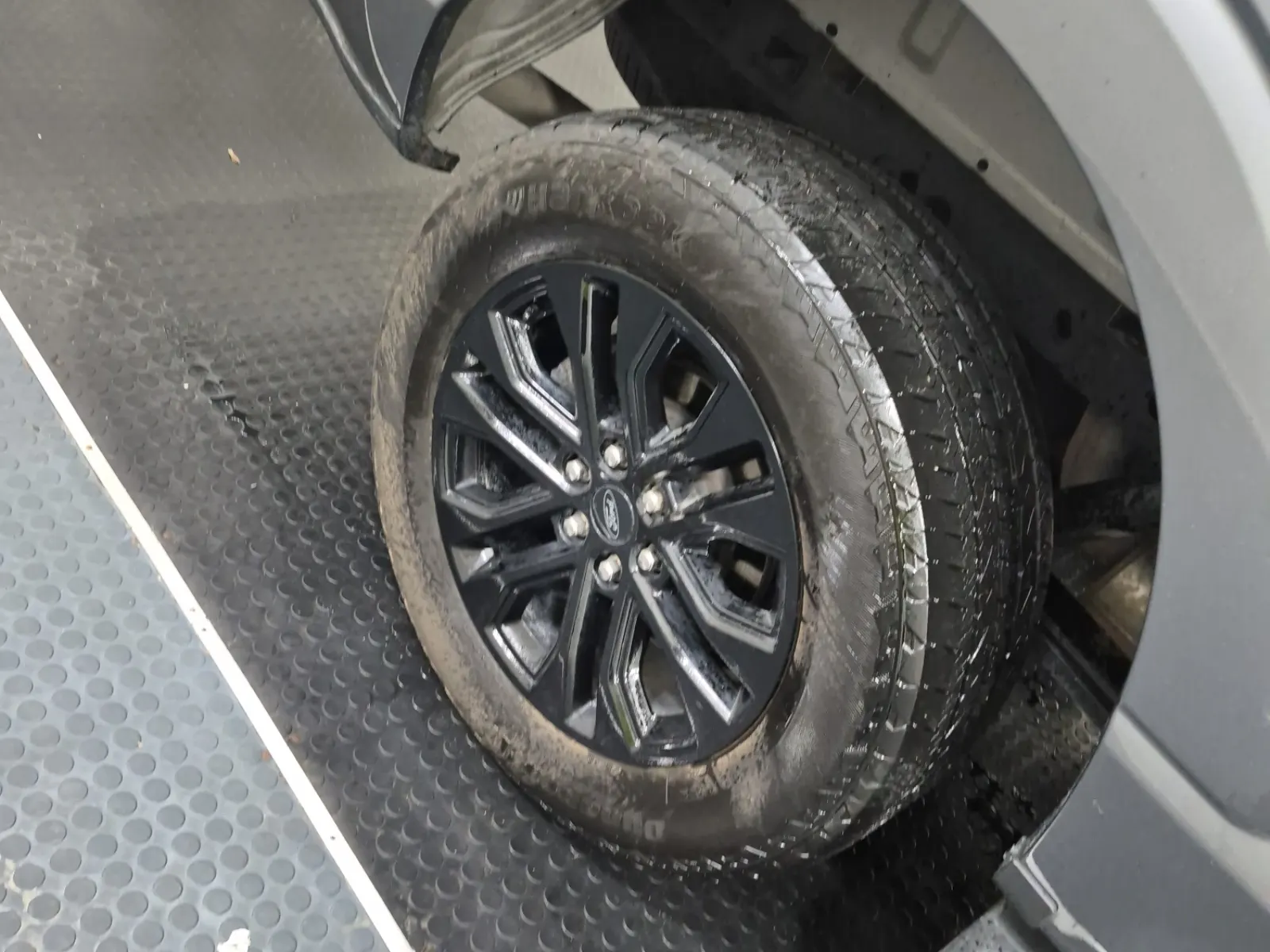 Right Rear Wheel/Tire Photo