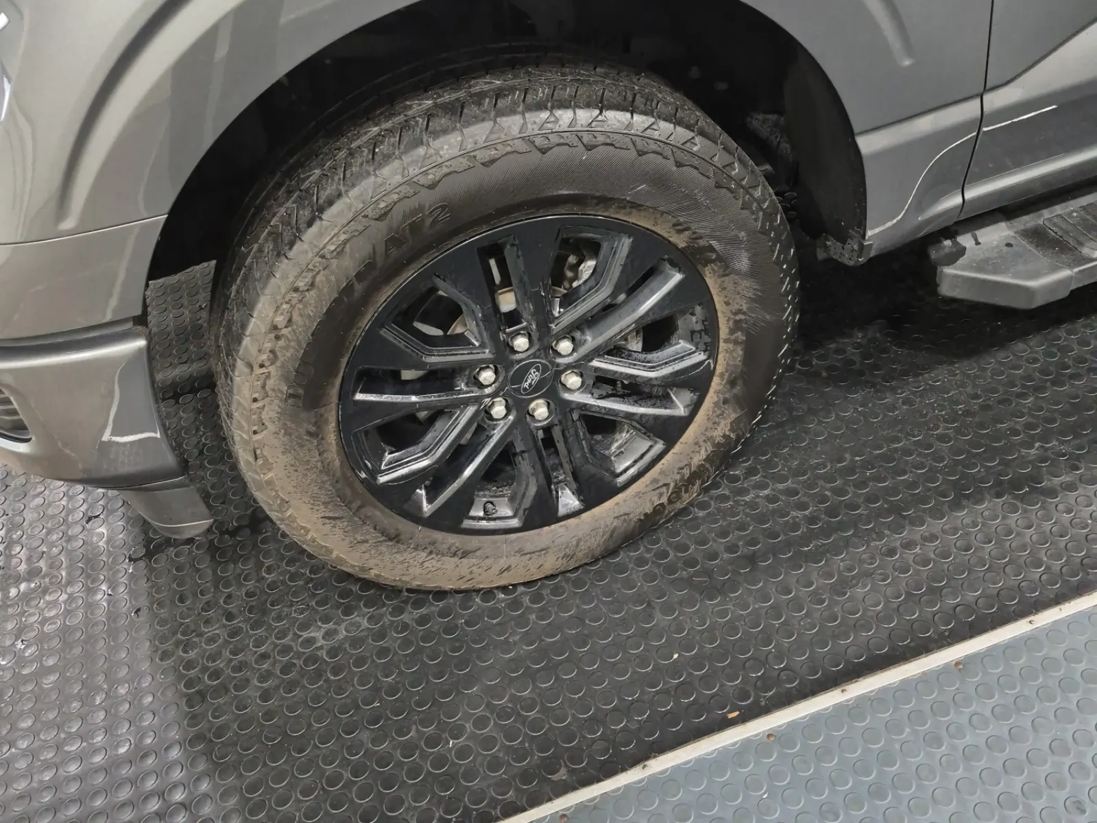 Front driver wheel/tire photo