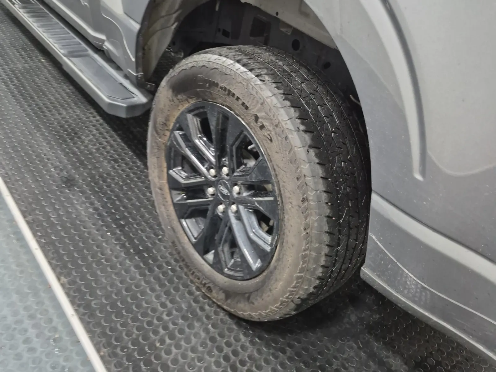 Left Rear Wheel/Tire Photo