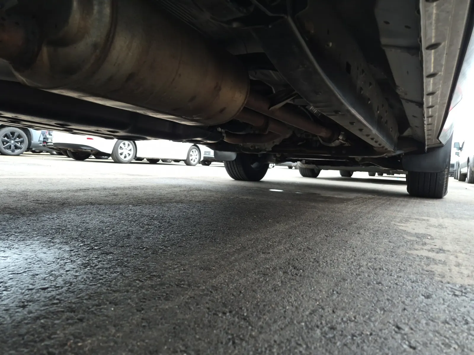 Undercarriage - Passenger Photo