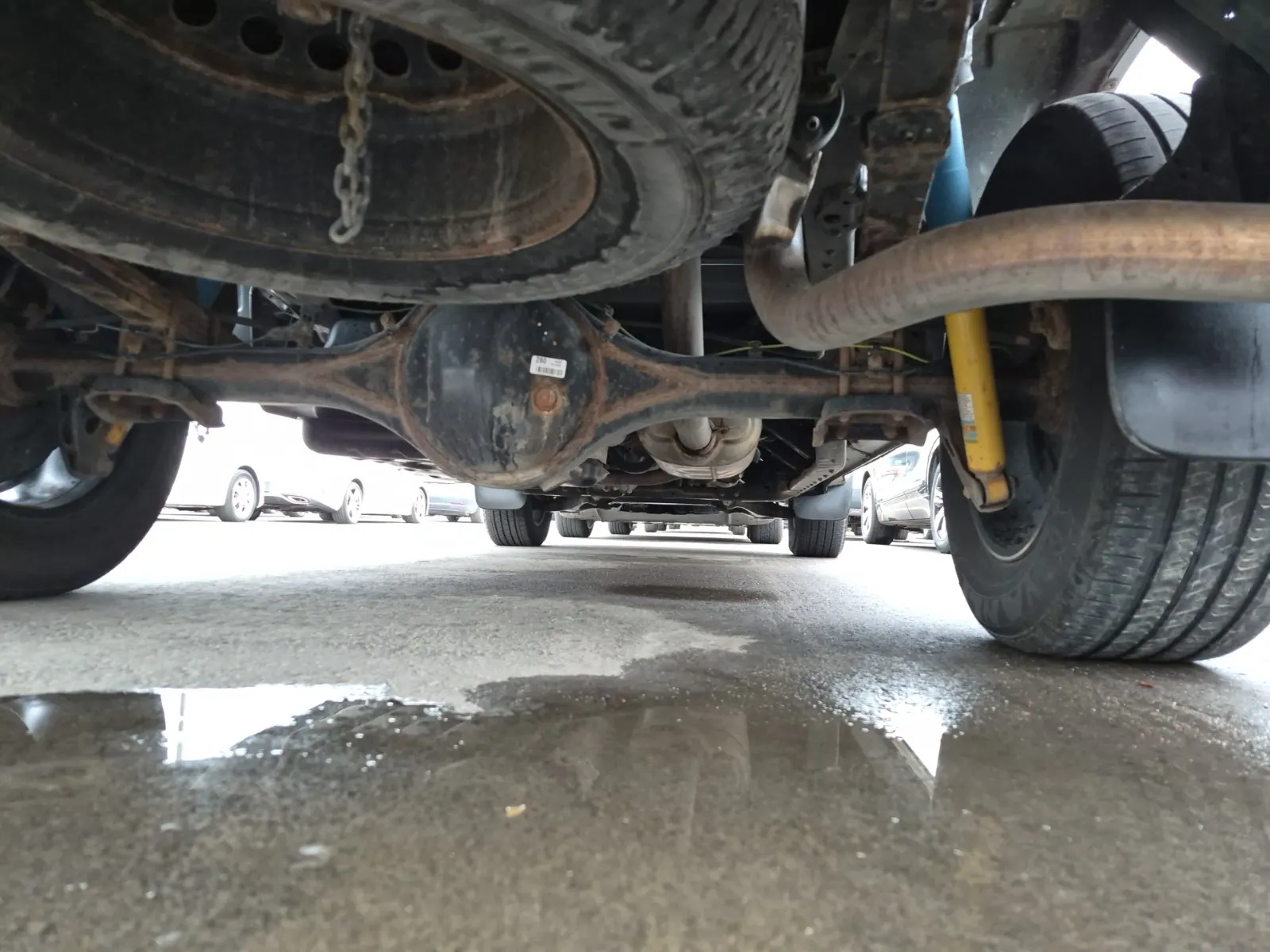 Undercarriage - Rear Photo