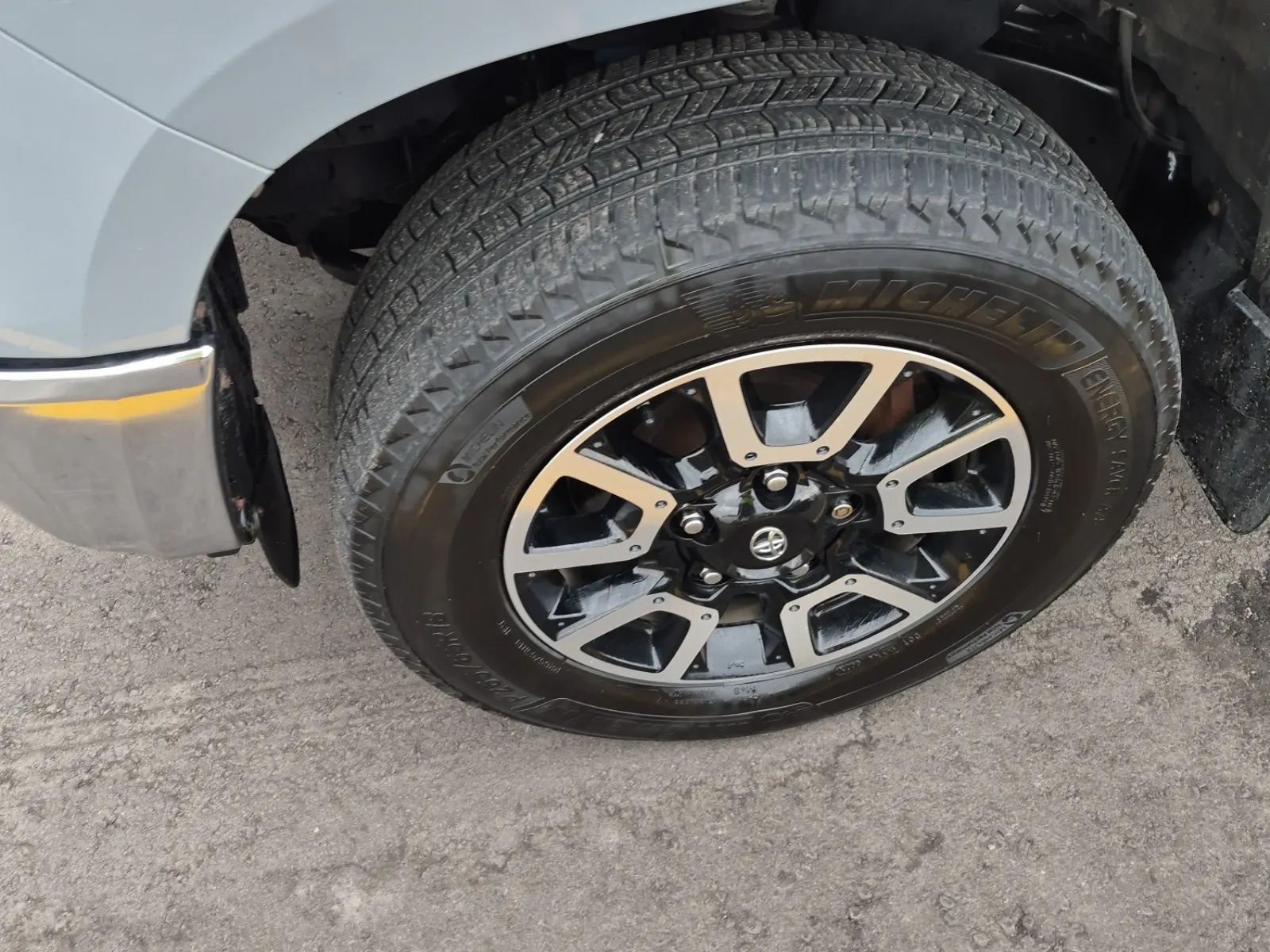 Front driver wheel/tire photo