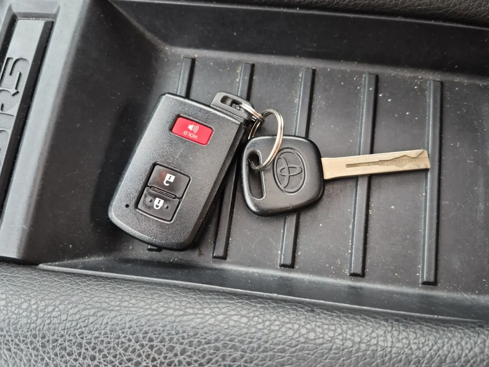 Keys/Fobs/Manual Photo