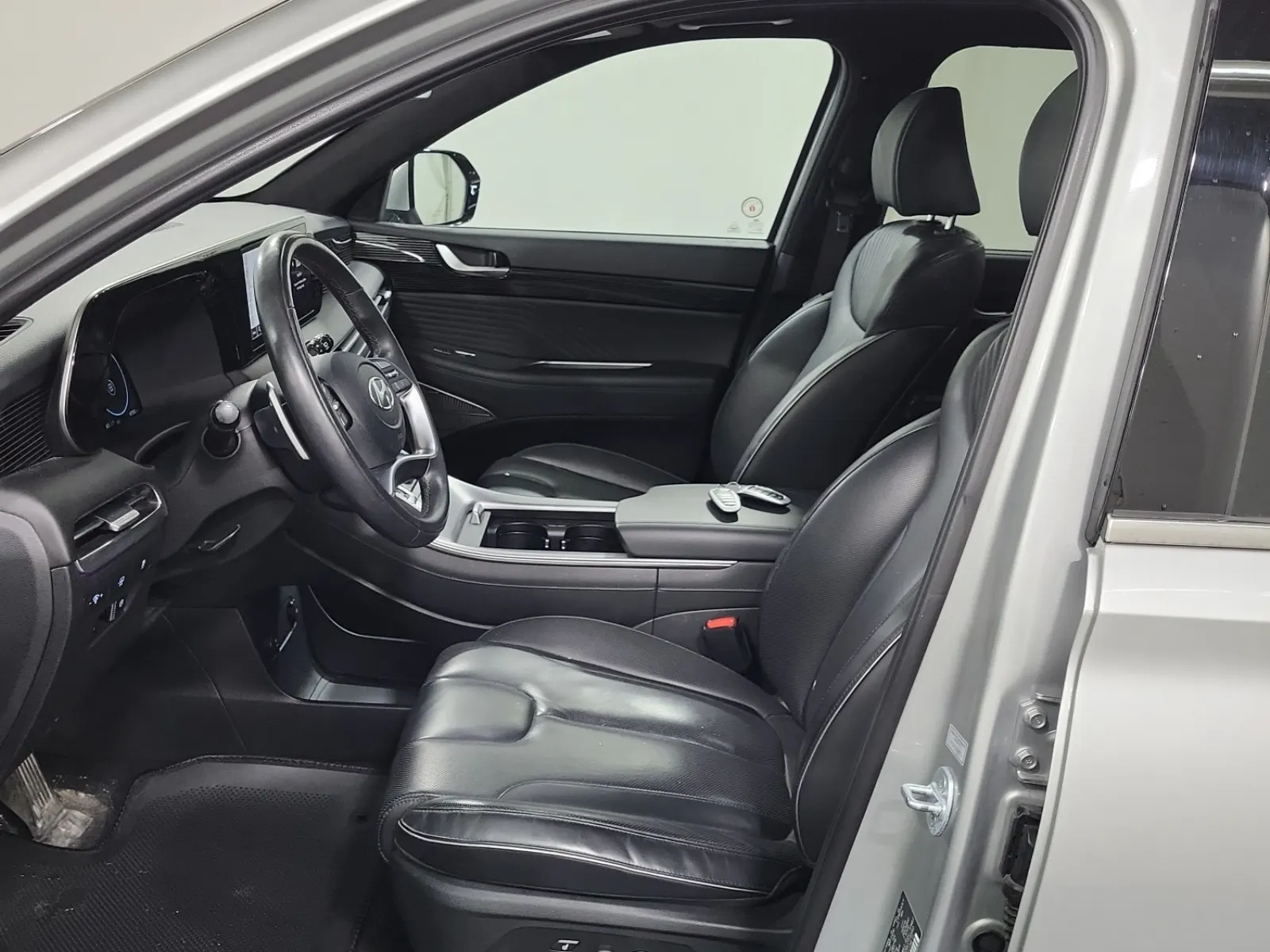 Front Interior Photo