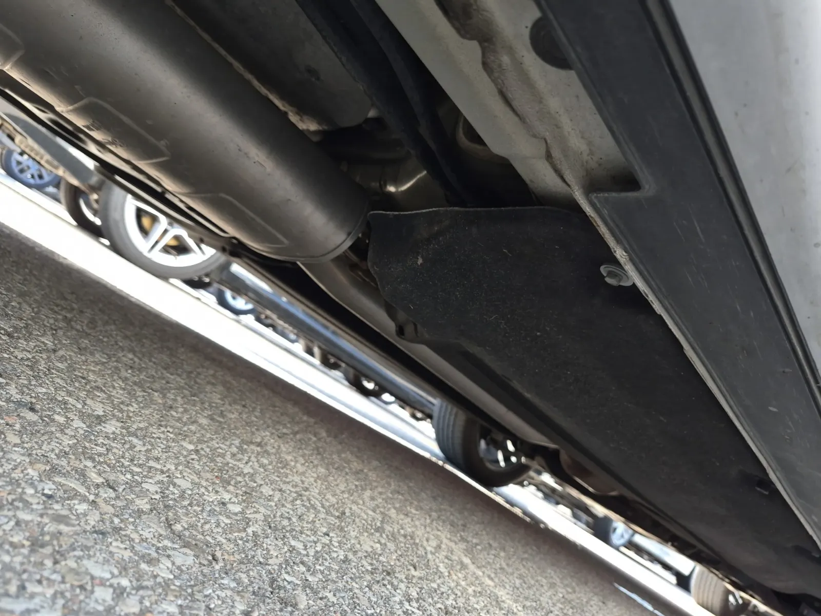 Undercarriage - Passenger Photo