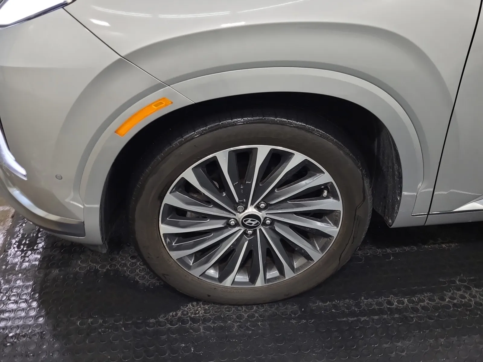 Front driver wheel/tire photo