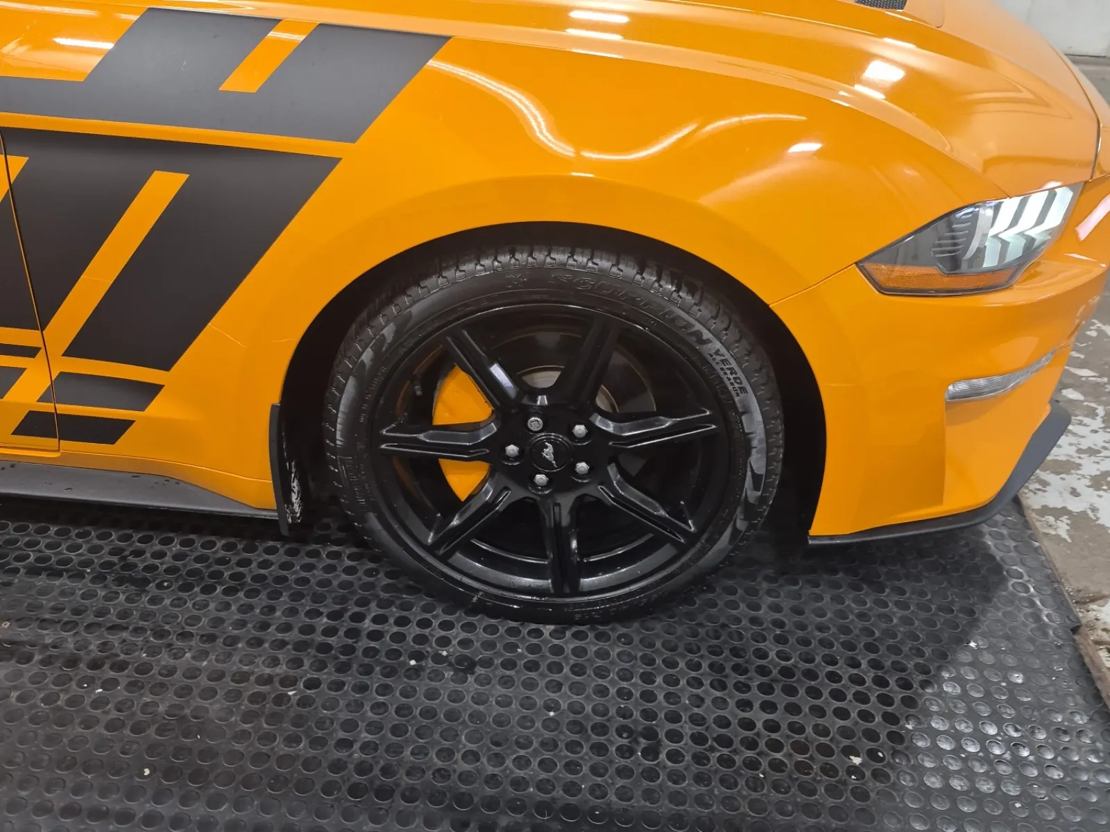 Right Front Wheel/Tire Photo