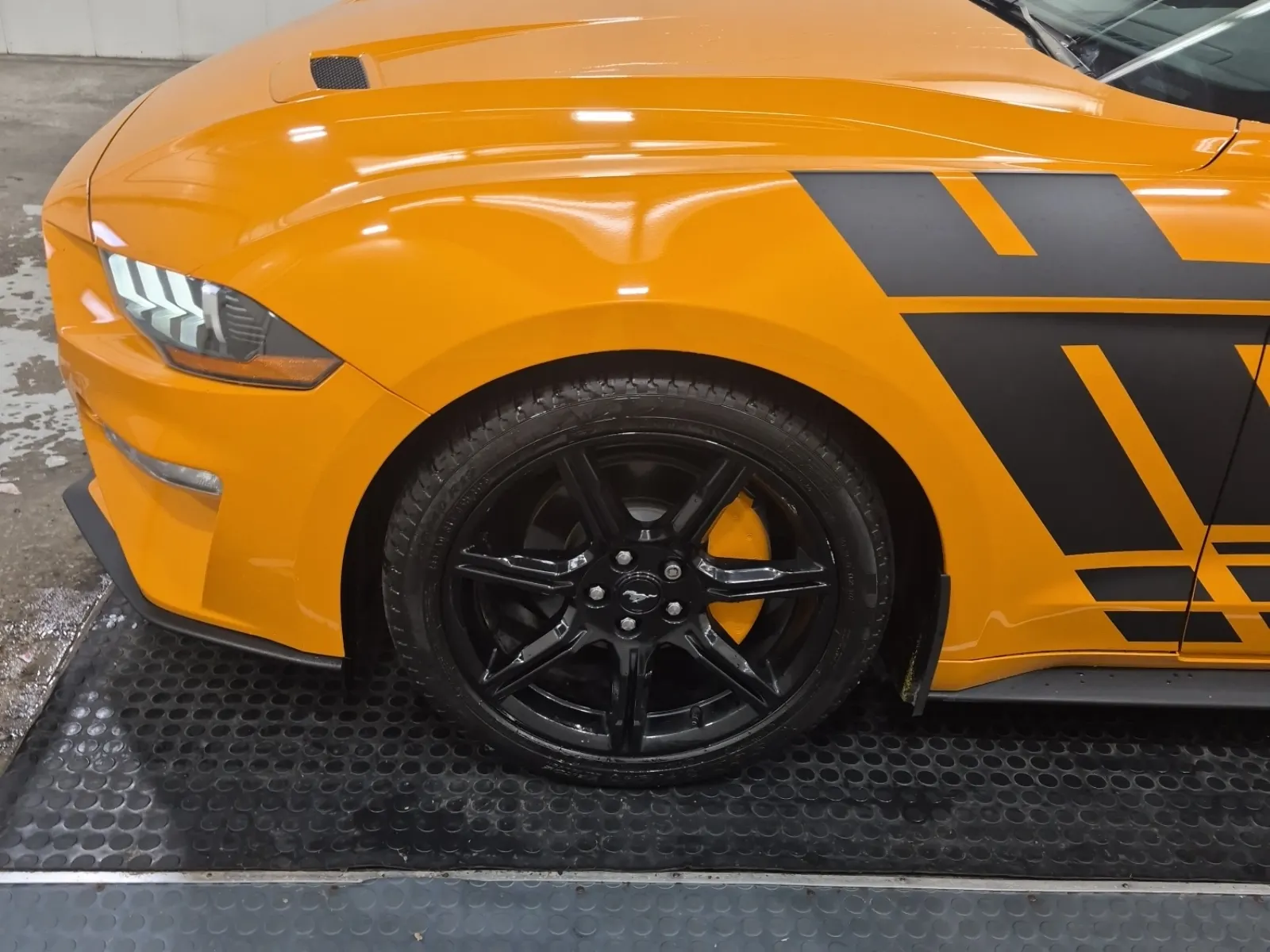 Front driver wheel/tire photo