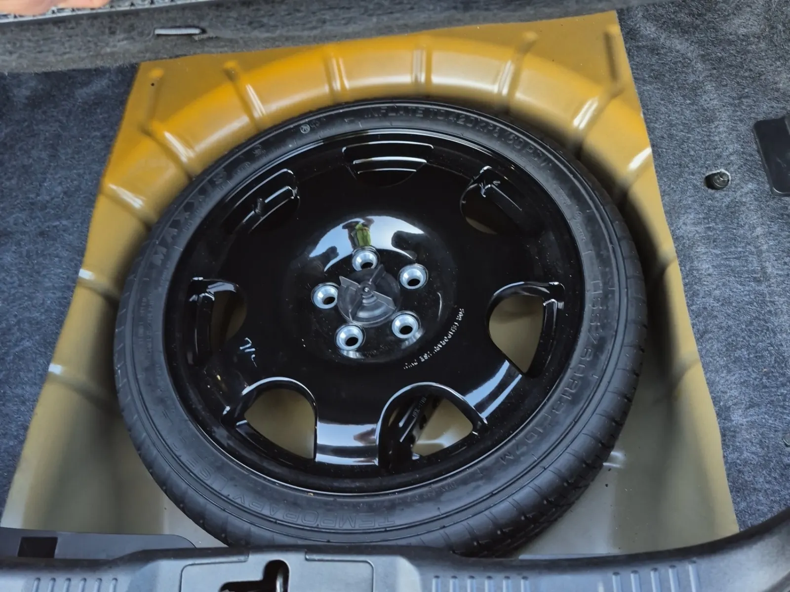 Spare Tire & Wheel Photo