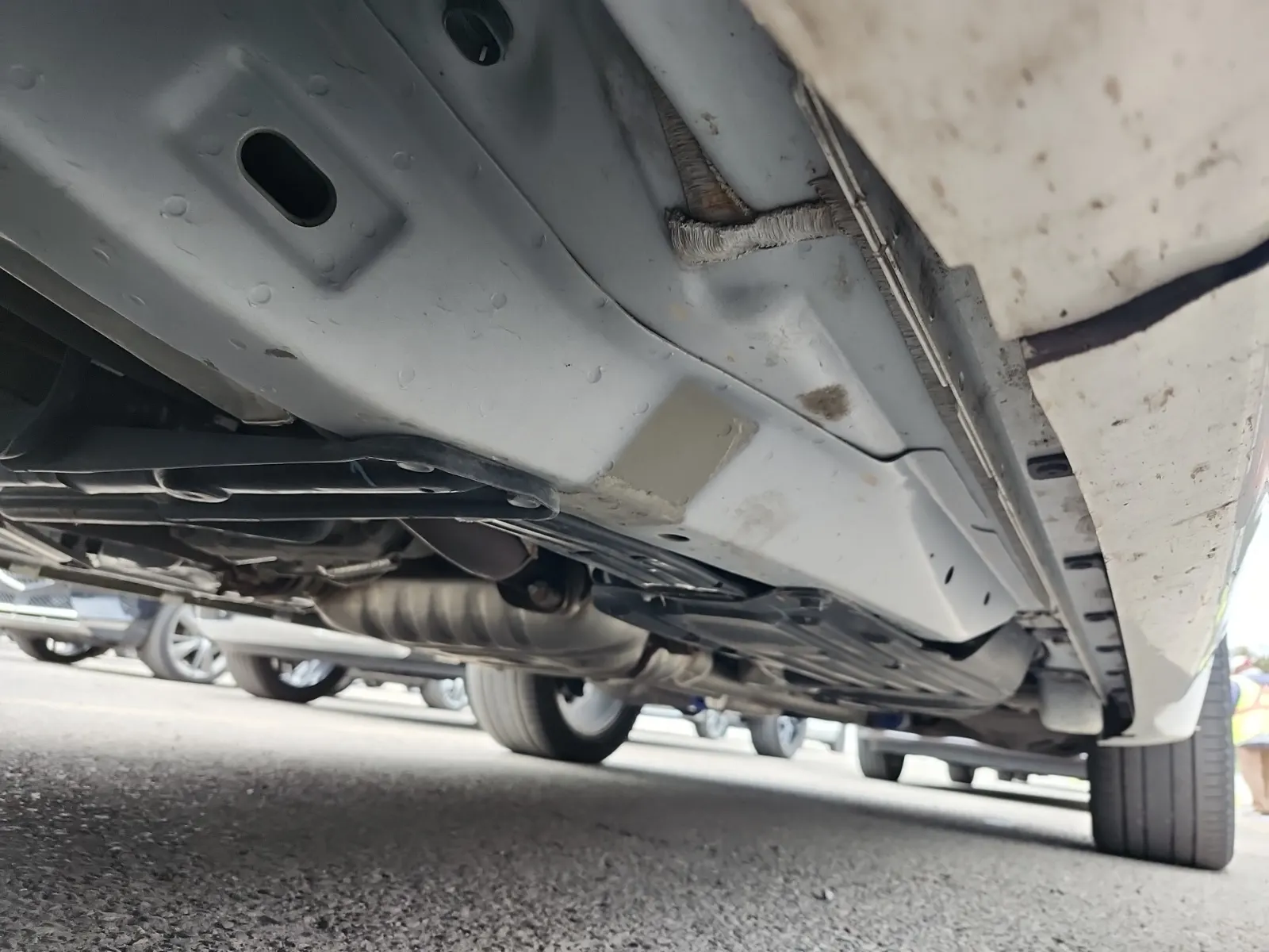 Undercarriage - Driver Photo