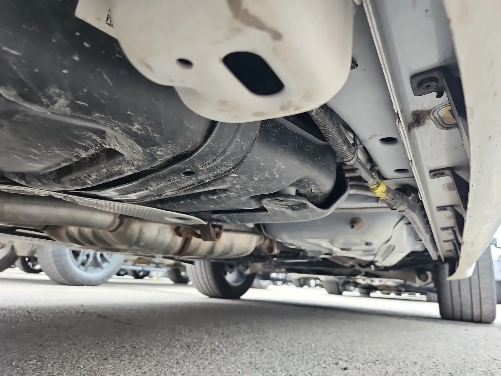 Undercarriage - Passenger Photo