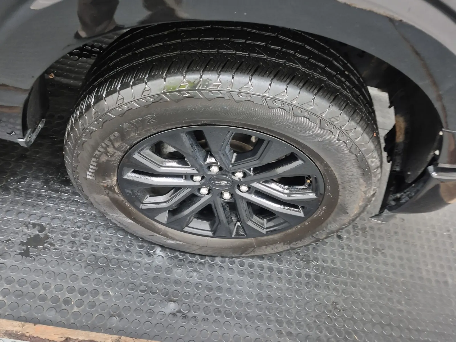 Right Front Wheel/Tire Photo