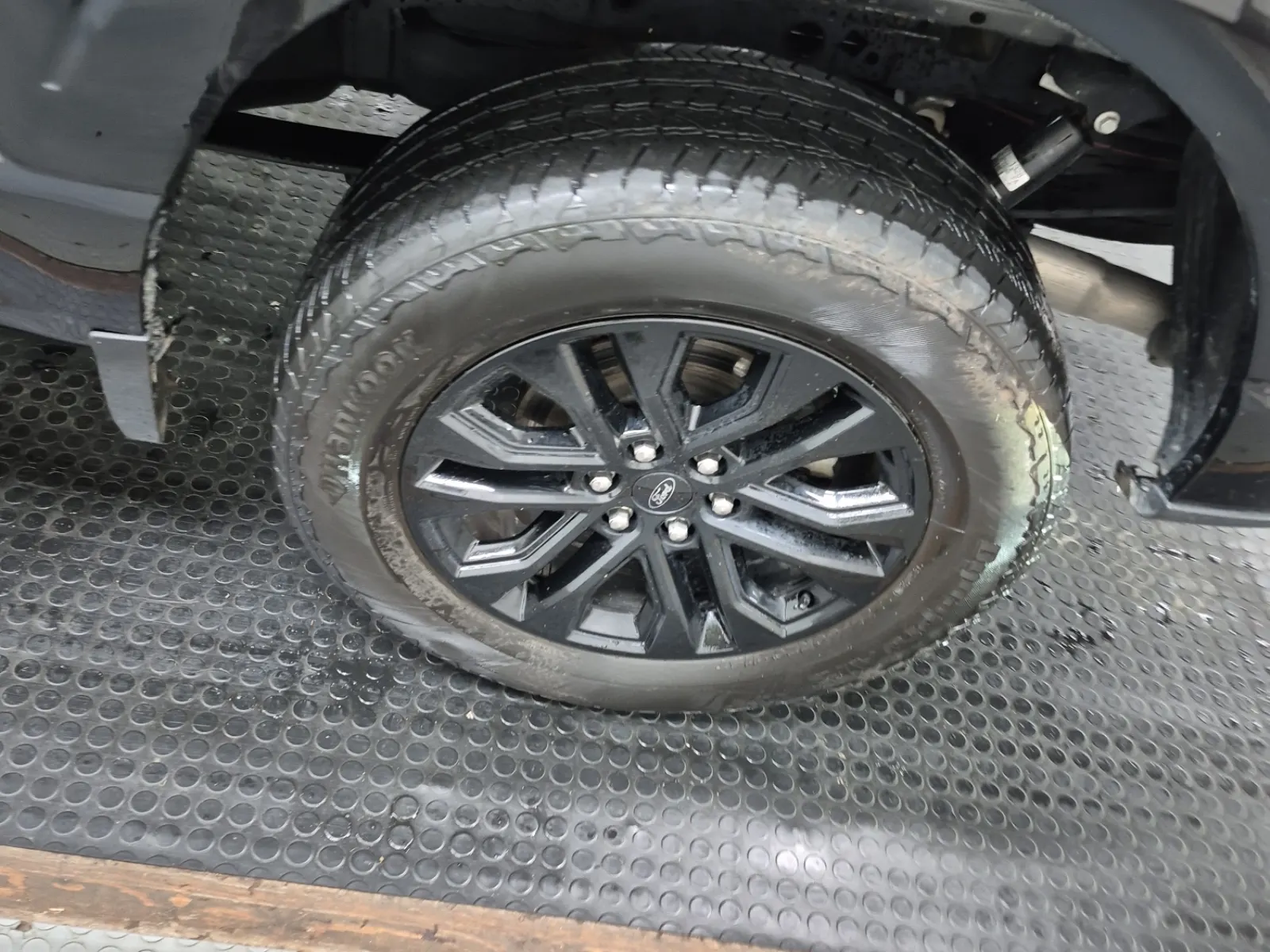 Left Rear Wheel/Tire Photo